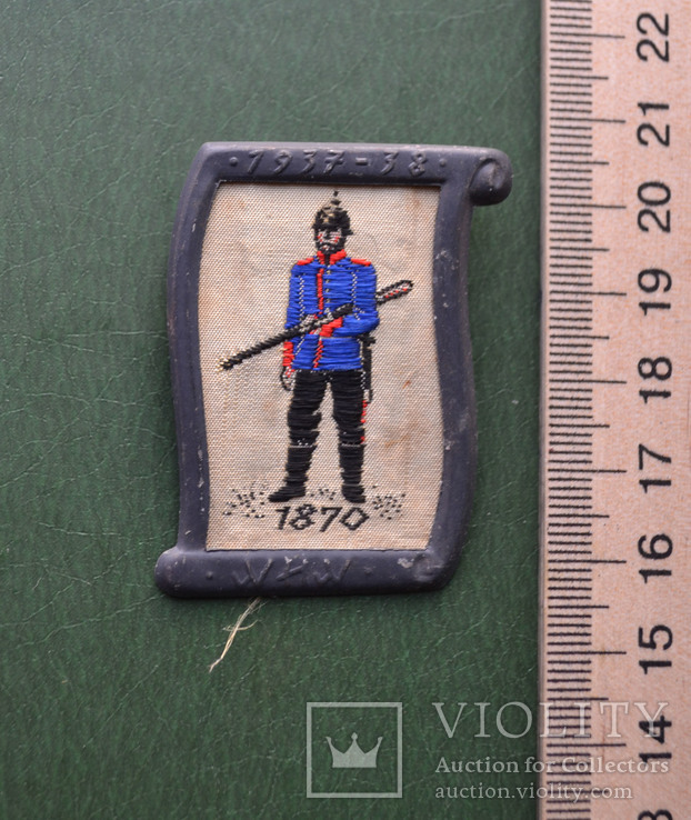 Значок WHW - 1938 - Uniform 12