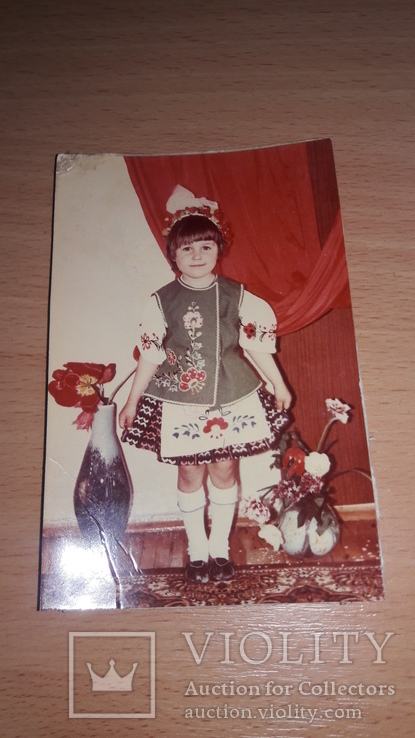 Фото маленькая девочка в национальном костюме