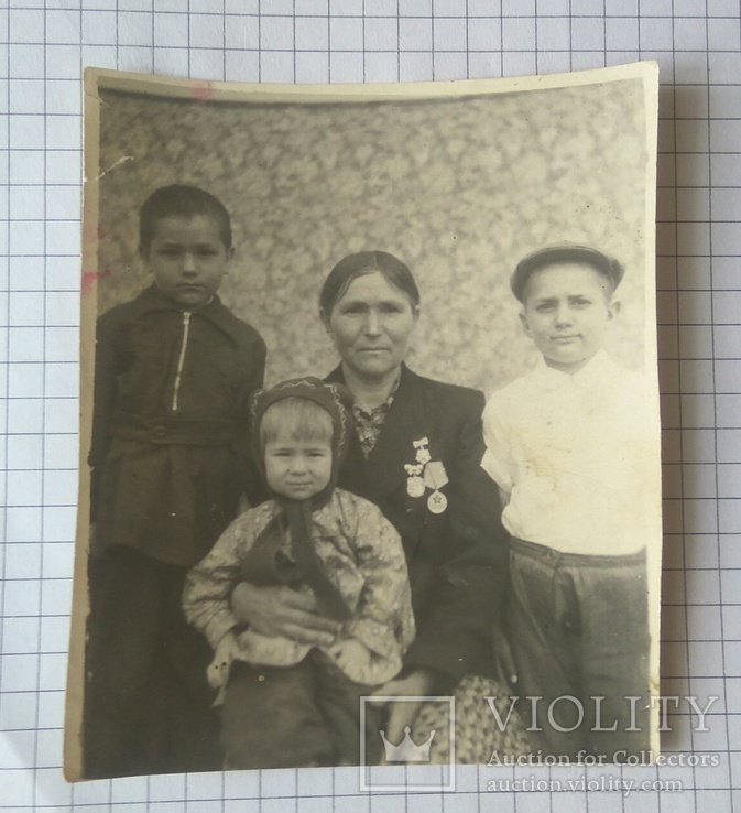 Бабушка,внуки и внучка,ордена, фото №2