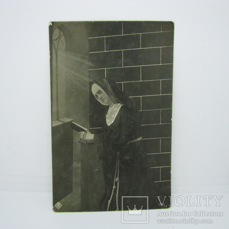 Открытка Девушка монахиня. Молитва. Религия, фото №2