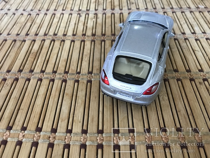 1:40 Porsche Panamera S, фото №3