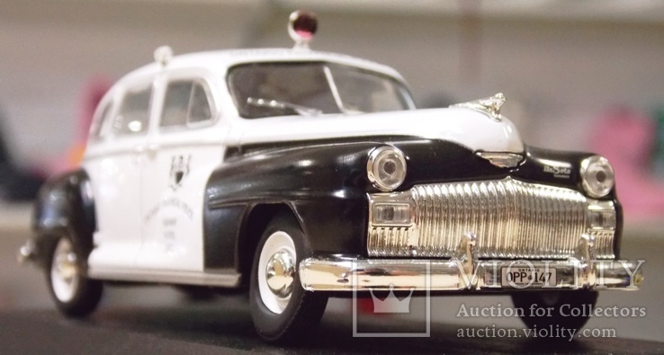 1:43 Chrysler De Soto Полиция на подставке, фото №4