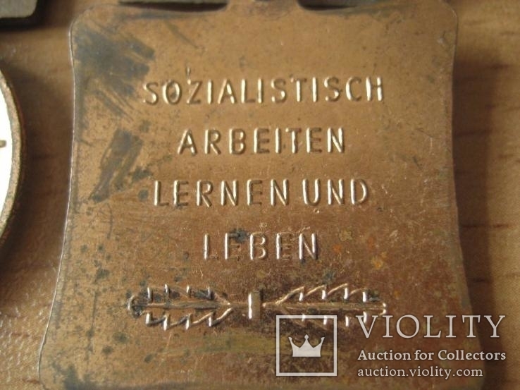 Два знака (медали) ГДР, фото №4