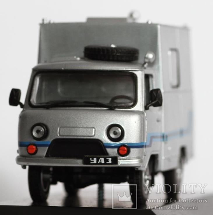 1:43 УАЗ-452Д на подставке, фото №4