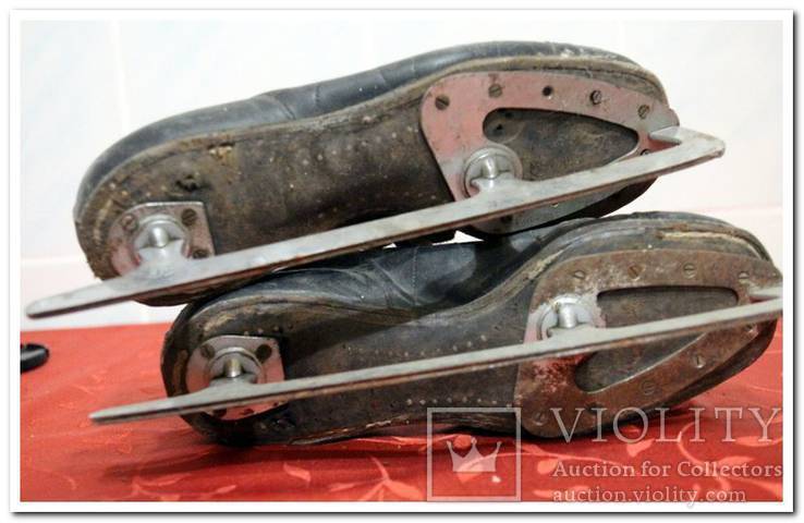 Пара коньков спортивных с ботинками кожаными 70 годов СССР(требуется уход), фото №4