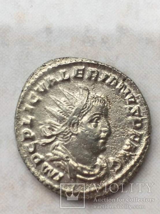 Антониниан императора Валериана (253-260).