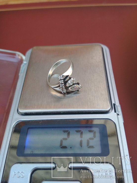 Кольцо серебряное с белыми камешками, фото №3