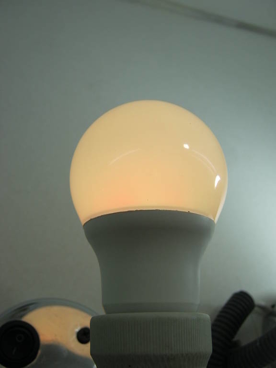 LED лампа с пультом цветная, фото №4