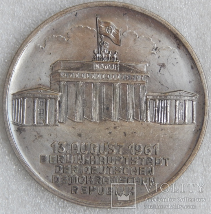 Настольная медаль, ГДР, "Триумфальная арка - Берлин". № 057. интересная., фото №2