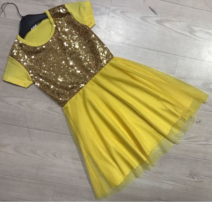 Платье на девочку желтое 10л