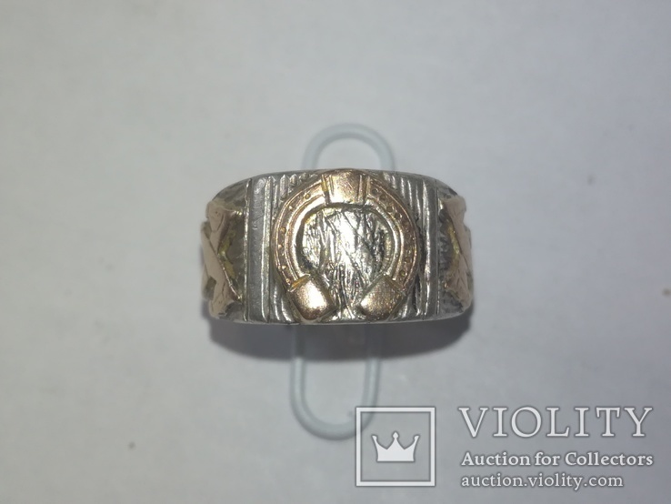 Серебрянное кольцо с золотой подковой и лошадями., фото №4