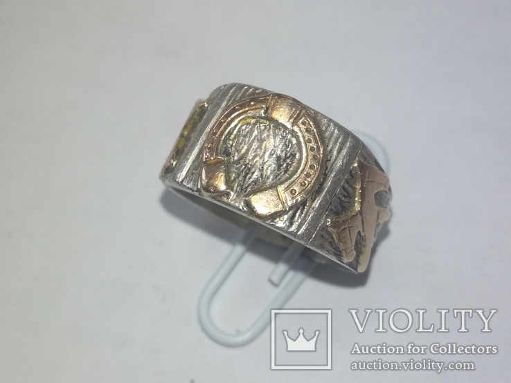 Серебрянное кольцо с золотой подковой и лошадями., фото №5