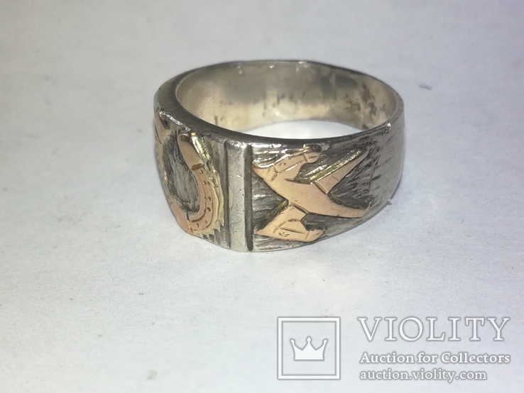 Серебрянное кольцо с золотой подковой и лошадями., фото №6