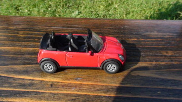 Маленькая металлическая машинка Mini Cooper Cabrio от Siku, фото №3