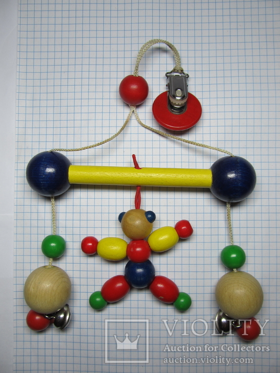 Деревяная игрушка с прищепкой и колокольчиками на коляску, фото №4