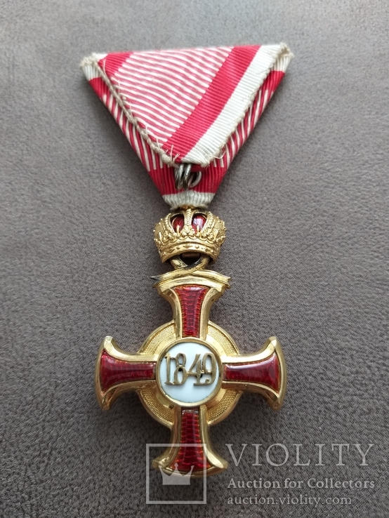 Золотой крест заслуг с короной с мечами, фото №5
