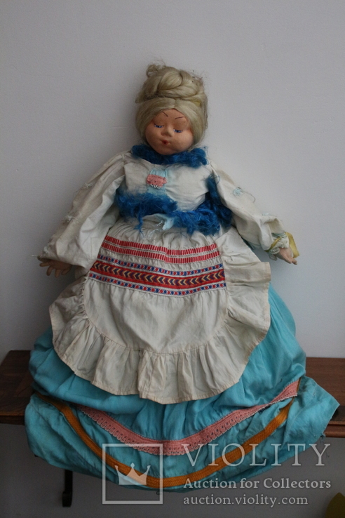Старая кукла на самовар.