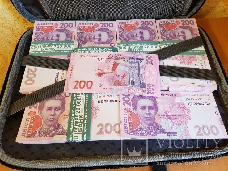 Сумка-дипломат с деньгами 200 гривень ( Муляж) Бутафорские деньги, фото №4