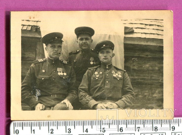 Группа военных с орденами, медалями и отличниками., фото №2