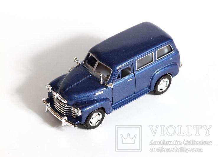 1:36 Kinsmart Chevrolet Suburban Carryall, фото №6