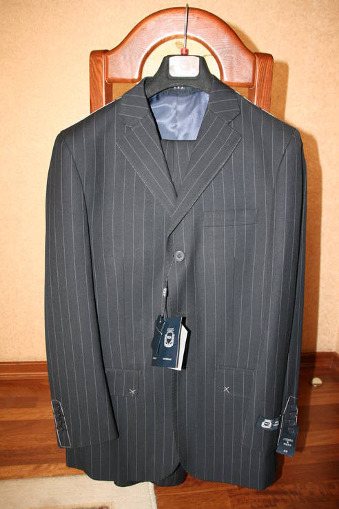Мужской костюм , темно-темно-синий в тонкую полоску, новый., фото №2