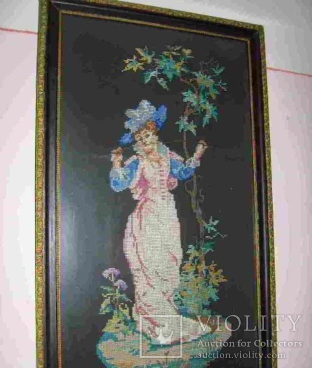 Картина Девушка с деревом ручная вышивка