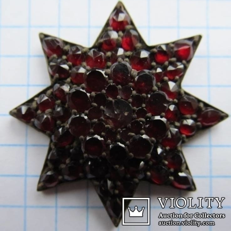 Брош, восьмиконечная звезда с камнями (гранат) викторианской эпохи