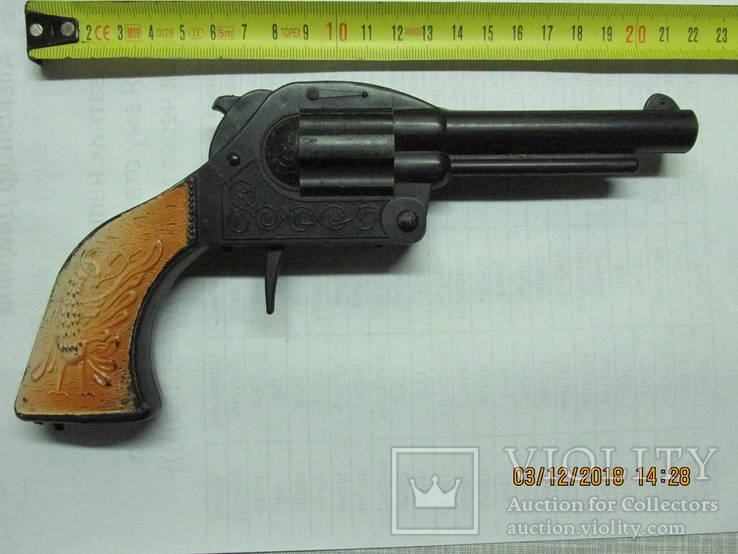 Пистолет из пластмассы. Револьвер (ссср)., фото №3