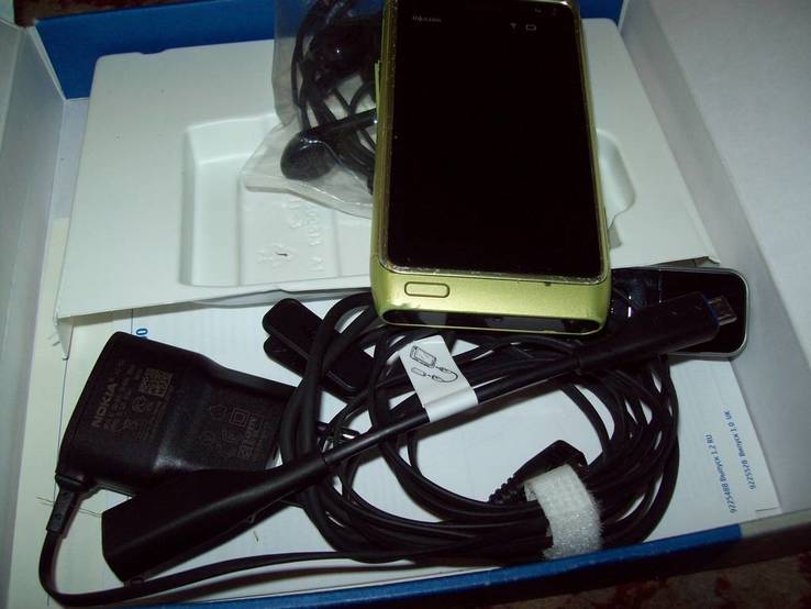 Nokia N8, photo number 3