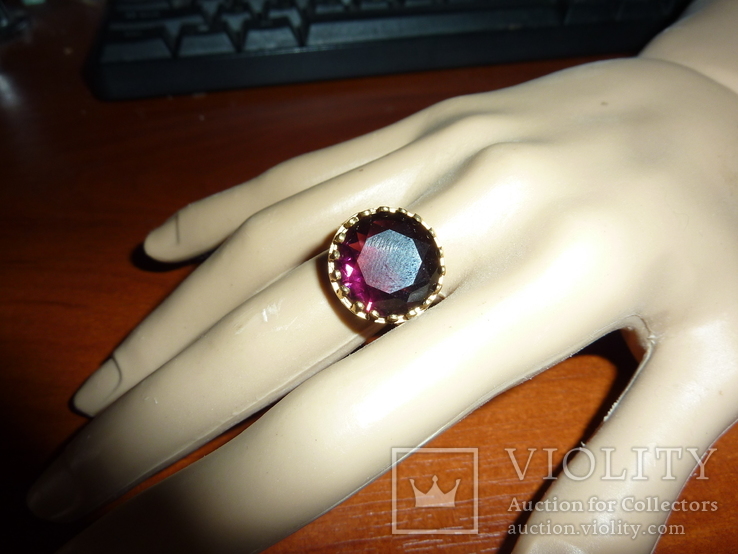 Кольцо с пурпурным аметистом
