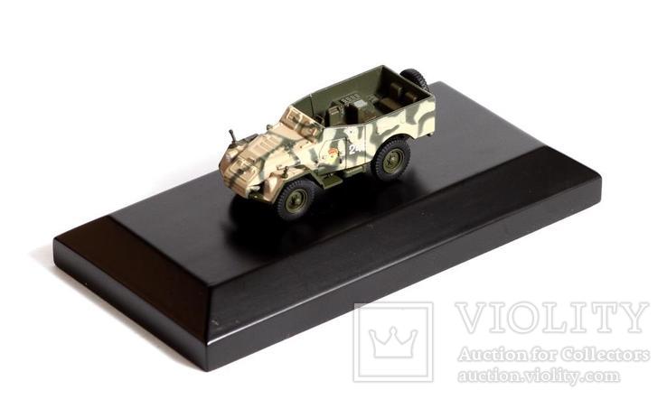 1:72  БТР - 40 на подставке