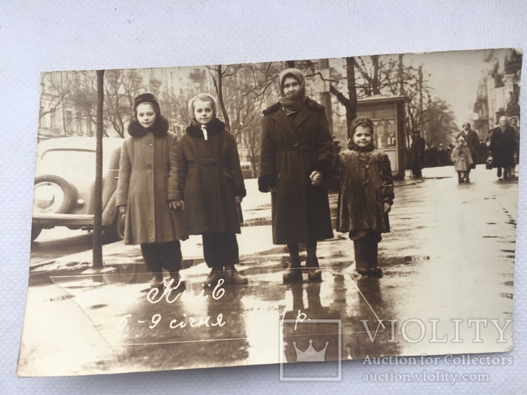 Бабушка с внуками. Киев 1961 год., фото №2