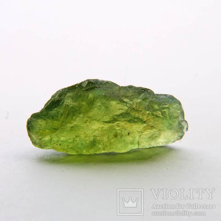 Ясный зеленый апатит крупный кристалл 26.08ст 29°14°9%мм