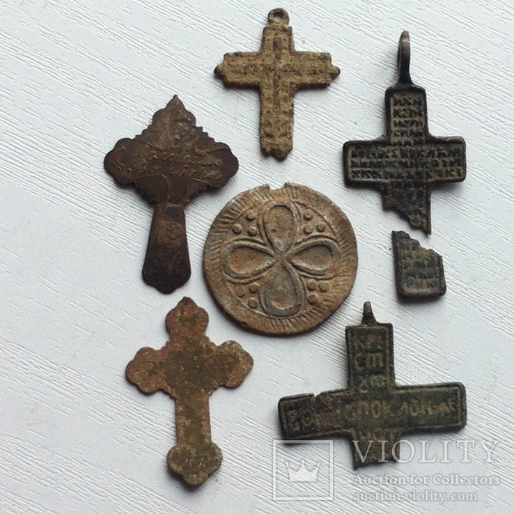 Средневековой амулет и кресты, фото №5