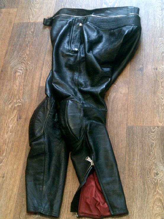 Кожаный мотокомплект (куртка ,штаны ,футболки), photo number 6