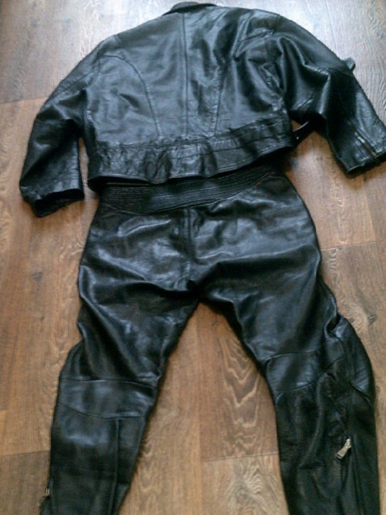 Кожаный мотокомплект (куртка ,штаны ,футболки), photo number 9
