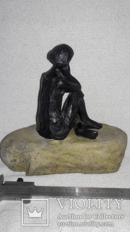 Скульптура Девушка на камне, фото №4