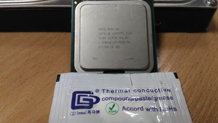 Процессор Intel C2D E4300 /2(2)/ 1.8GHz + термопаста 0,5г, фото №3