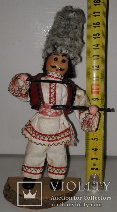 Кукла гуцул со скрипкой