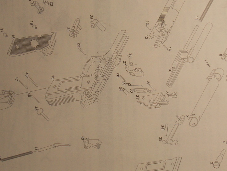 Фирменный страйкбольный пистолет и упаковка пулек, фото №12