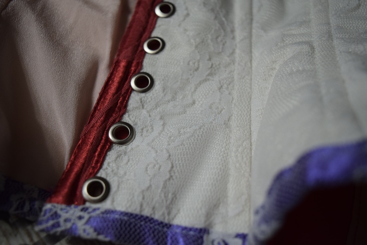 Корсет женский ручной работы. Белый, розовый сатиновый утягивающий корсет с гипюром, фото №7