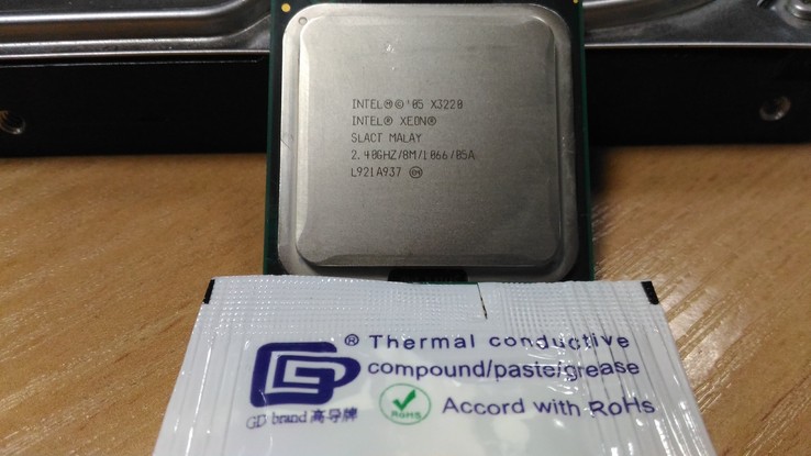 Процессор Intel Xeon X3220 /4(4)/ 2.4GHz + термопаста 0,5г, фото №3