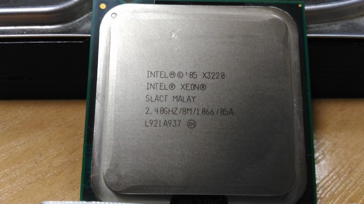 Процессор Intel Xeon X3220 /4(4)/ 2.4GHz + термопаста 0,5г, фото №4