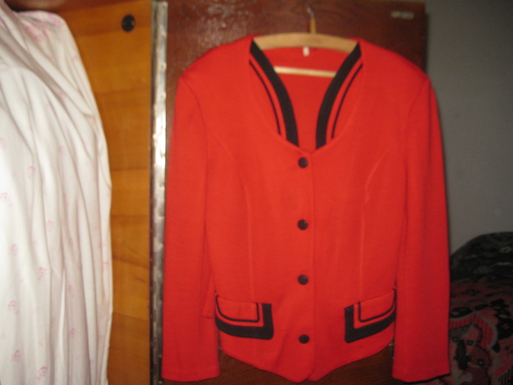 Пиджак женский трикотажный красного цвета, фото №2