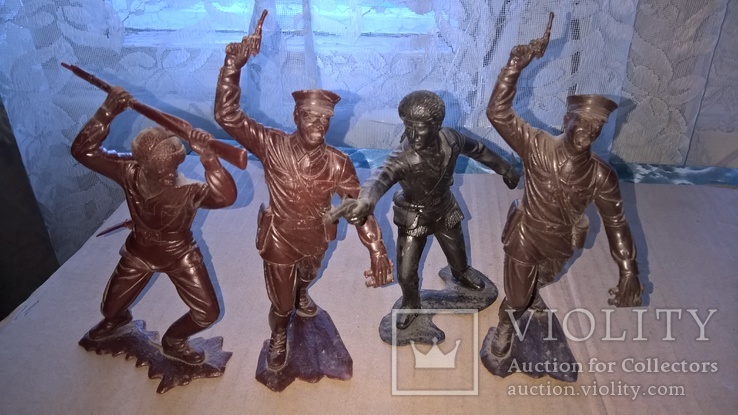 4 солдатики советского выпуска ( большие) ., фото №2