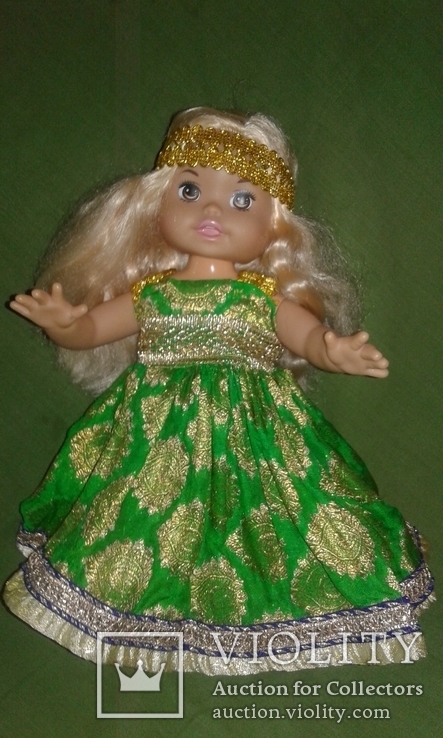 Кукла поющая в парчовом платье 37 см