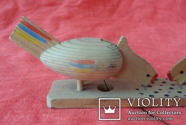 Винтажная деревянная игрушка ручной работы "Куры зерно клюют" Чехословакия, фото №3