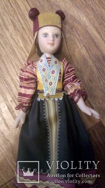 Фарфоровая кукла в национальном костюме, фото №4
