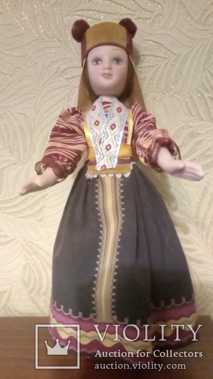 Фарфоровая кукла в национальном костюме, фото №5