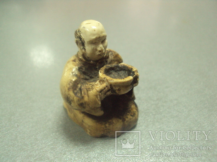 Миниатюра японец с чашей нэцкэ экимон кость бивень мамонта 26,39 г